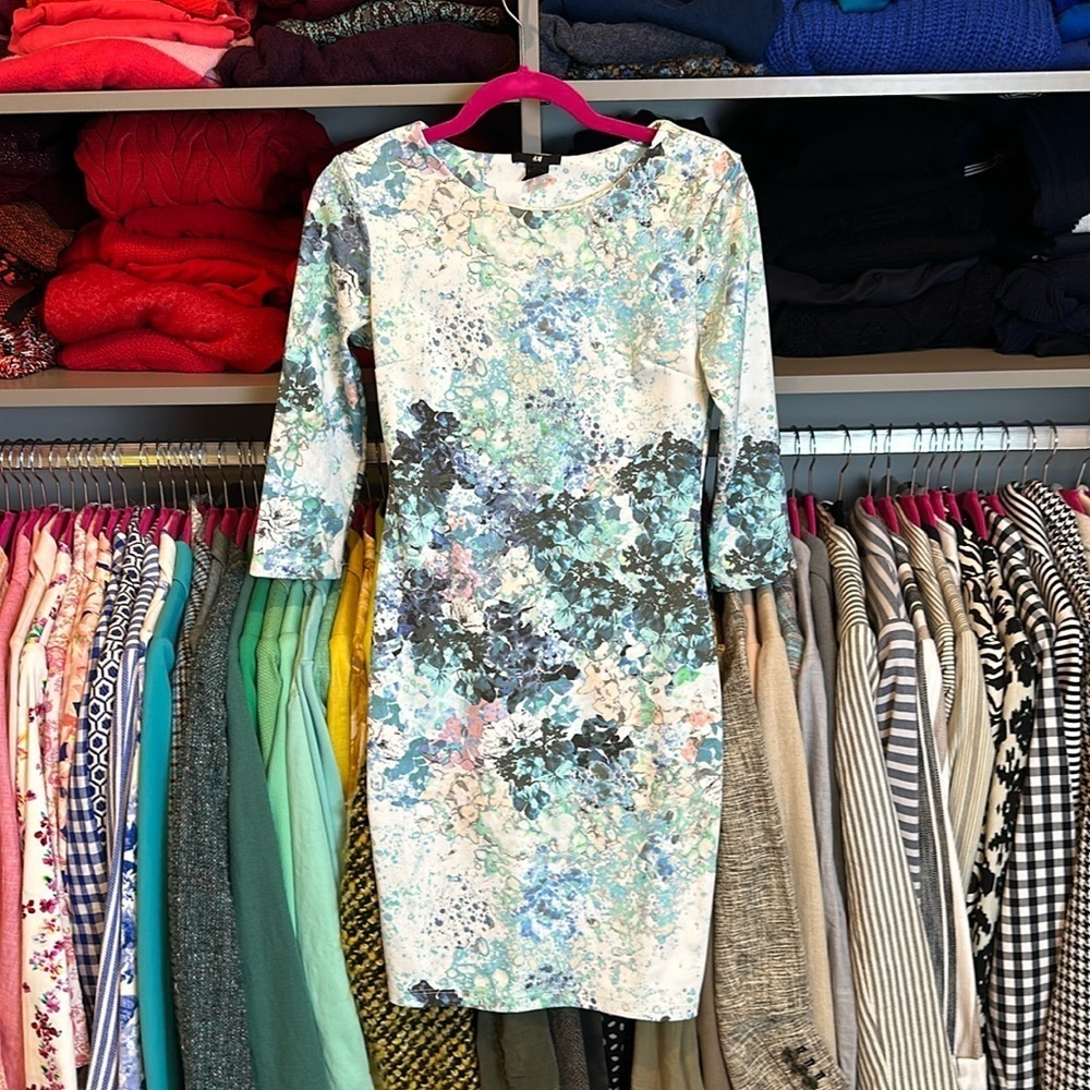 H&M white with blue/pink flower print 3/4 quarter length sleeve bodycon dress S